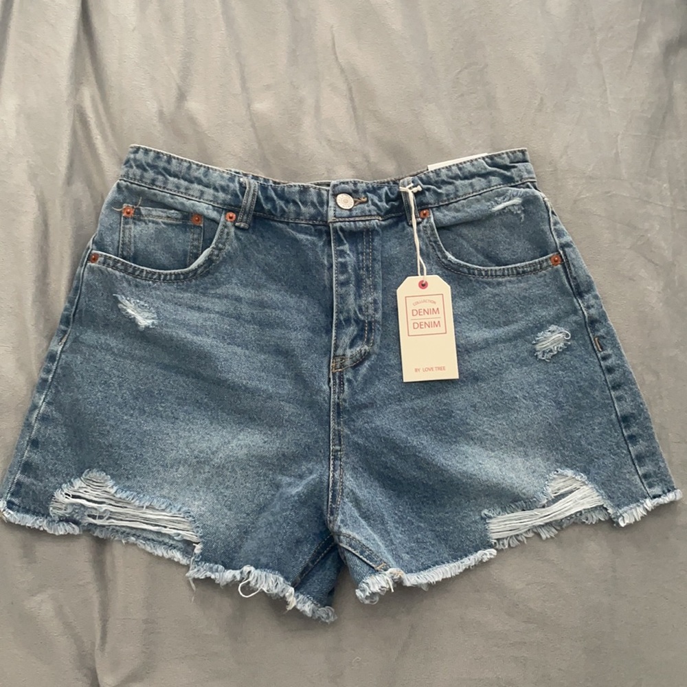 NWT medium wash denim shorts